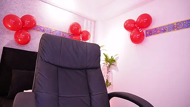 lily cash1 online show from October 25, 9:10 pm