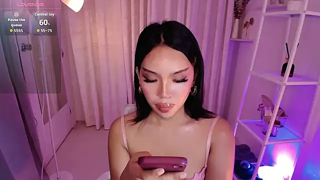 MS LUNA online show from October 23, 1:09 am