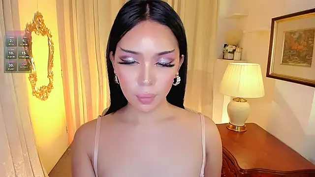 MS LUNA online show from May 31, 2:43 am