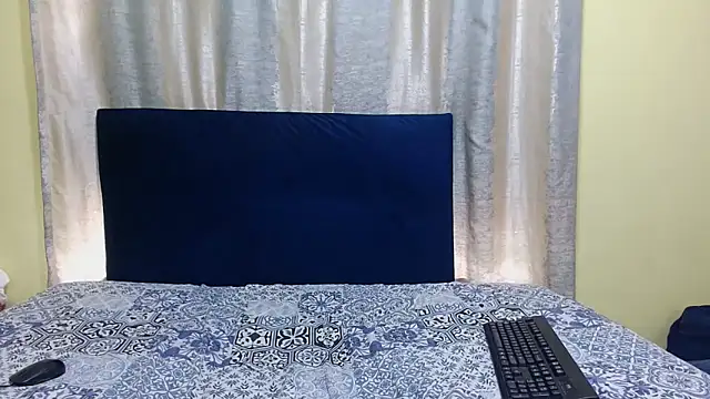 KinkyTrans23 online show from October 5, 8:04 am