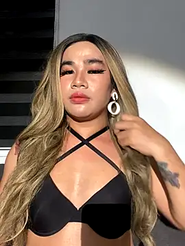 Malia Nicole online show from October 13, 1:55 pm