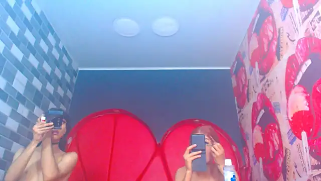 julessxcharlotte online show from January 9, 2:22 pm