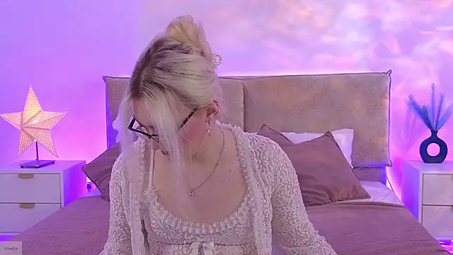 Jules night online show from February 12, 9:21 pm