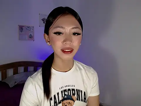 lovely kiannaHugecock online show from March 31, 2:30 pm