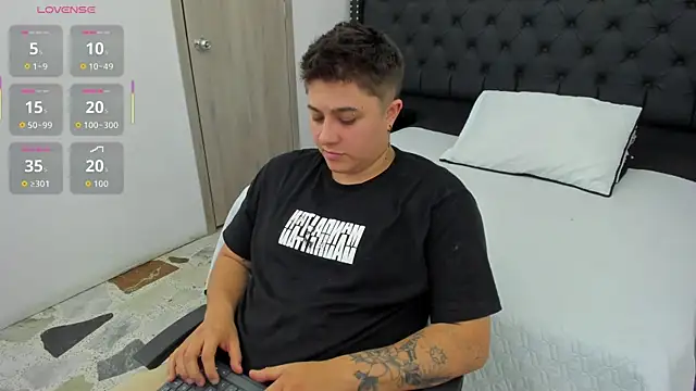 IanGilbert online show from November 24, 9:27 pm