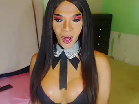 Snapshot of GoldenCumTYRA chatting on October 18, 2:37 am GoldenCumTYRA online show from October 18, 2:37 am