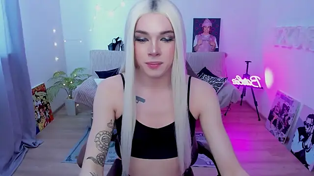 YourTrixie online show from February 9, 7:59 am