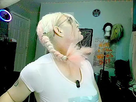 mistismoker online show from April 18, 3:08 am