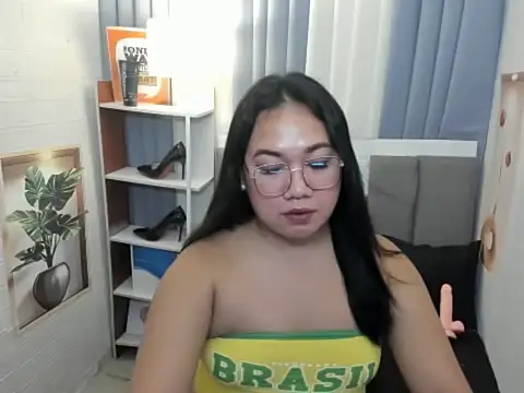 TsUncutKaren online show from December 2, 4:54 pm