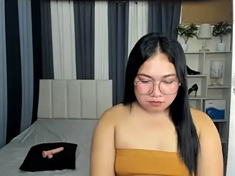 TsUncutKaren online show from March 7, 7:14 am