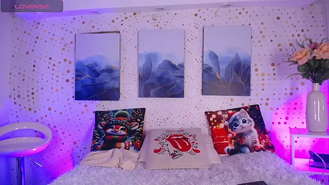 Emily Vaughan online show from December 19, 3:23 am