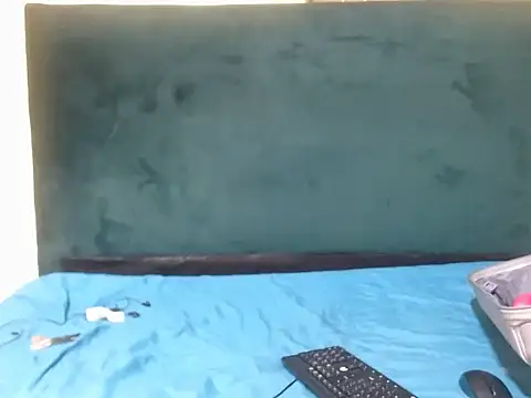 Freaky-Nicky18 online show from October 1, 9:10 am