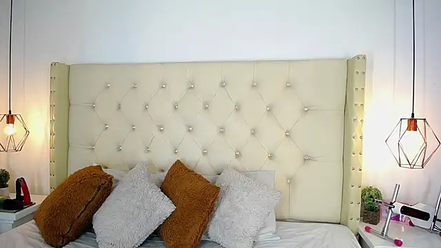 bycandy  online show from December 22, 1:38 pm