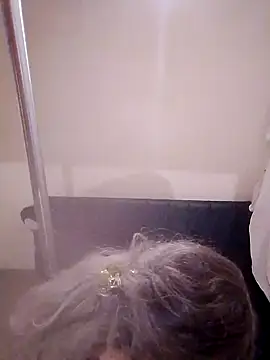 Snapshot of transreyna chatting on October 29, 1:36 am transreyna online show from October 29, 1:36 am