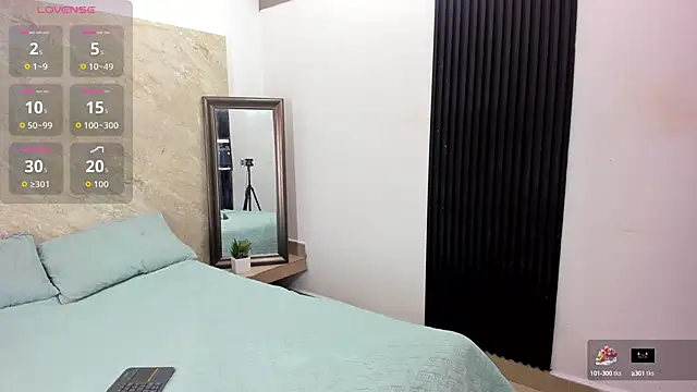 Snapshot of Chanel-munoz chatting on October 15, 4:12 am Chanel-munoz online show from October 15, 4:12 am