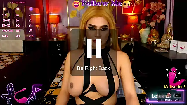 Snapshot of BombshellMARIA chatting on October 17, 10:19 am BombshellMARIA online show from October 17, 10:19 am
