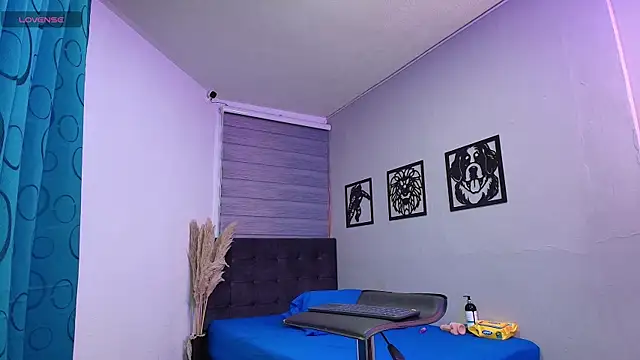 Nikki Vesper online show from April 18, 4:25 am