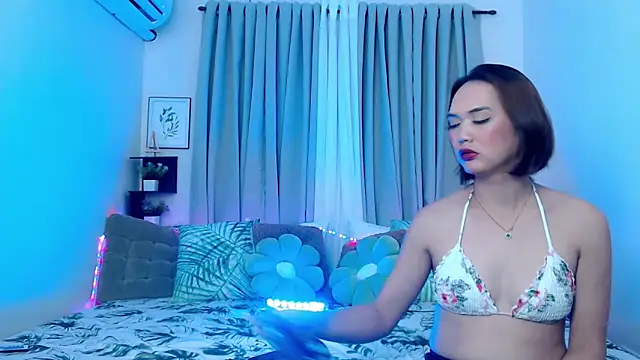 YourPrettyVeronica TS online show from November 22, 6:10 pm