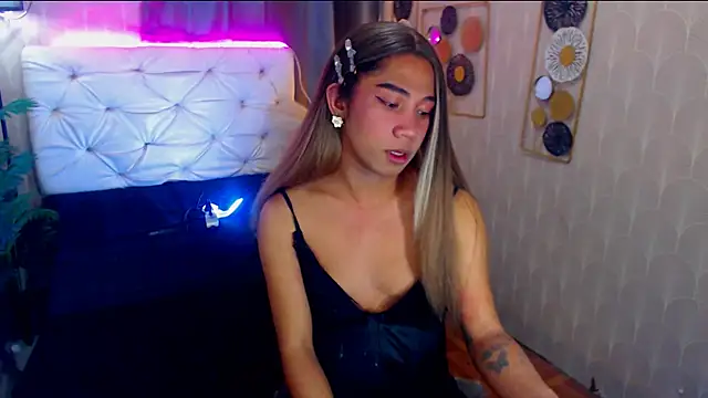 Snapshot of Seductive_nathalie chatting on October 19, 11:08 pm Seductive nathalie online show from October 19, 11:08 pm