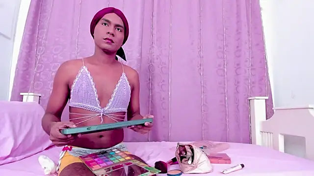 nahomy smiith online show from November 15, 8:40 pm