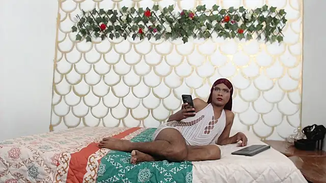 nahomy smiith online show from February 9, 5:36 am