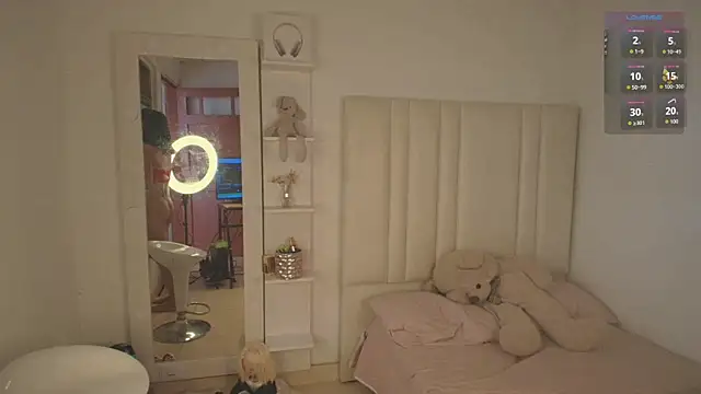 KIMMIE 01 online show from February 19, 5:09 pm