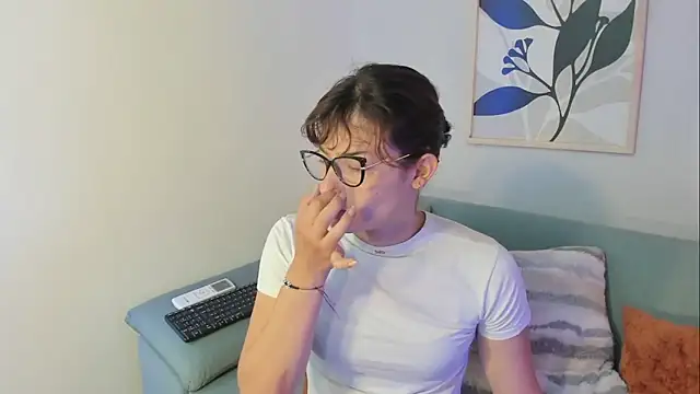 KassMonroe online show from April 11, 12:42 pm