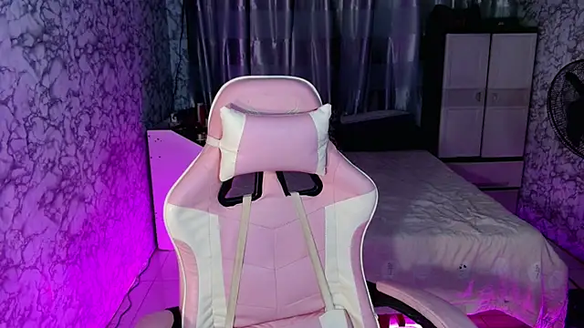  Lachica  online show from November 10, 7:20 am