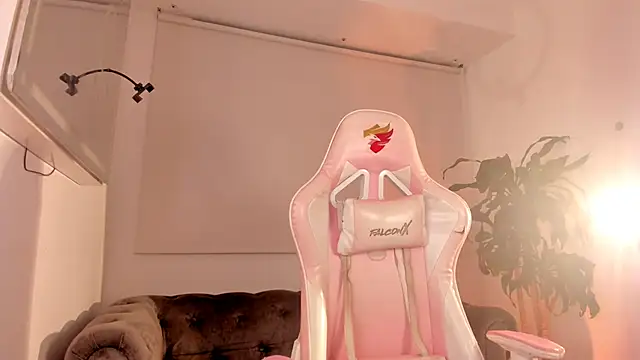 eva  s online show from April 15, 1:33 am