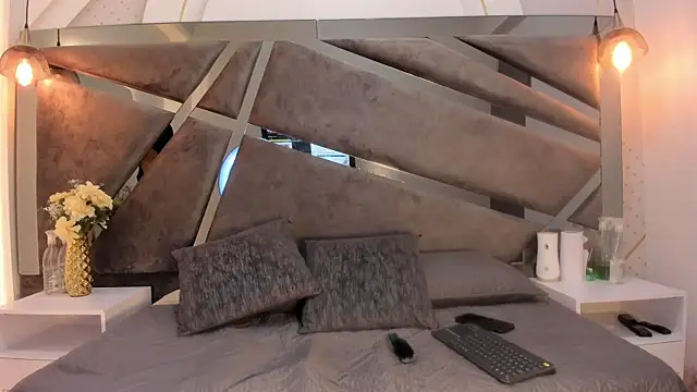 isaa and juanjo online show from January 14, 5:27 am