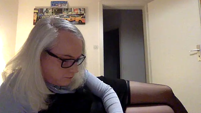 nicohumm online show from March 15, 8:42 pm