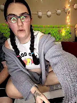 LaylaLucis online show from April 10, 3:45 am