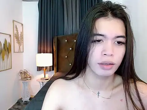 hollyyumiloove online show from February 5, 5:07 pm