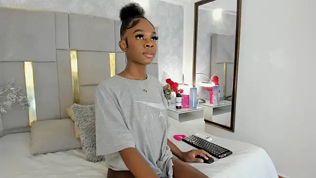 IsisBrown  online show from December 19, 10:48 pm