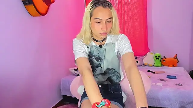 Elis-Darling online show from February 4, 7:40 pm