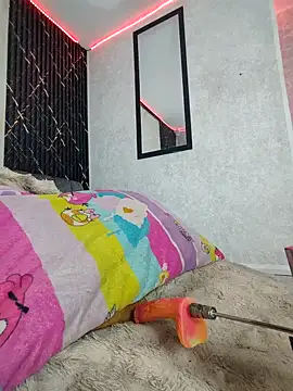 Isis Hot   online show from March 28, 12:40 pm