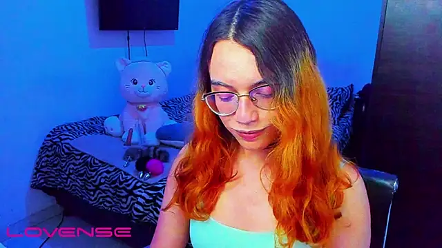 lillykittyyy online show from March 27, 3:31 am