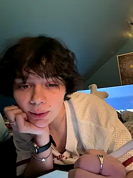 quwuinnie333 online show from January 8, 5:55 am