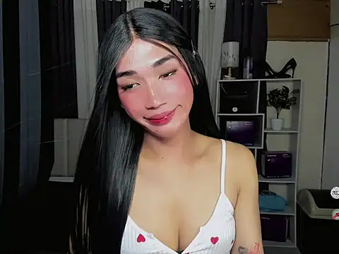FyangFoxx online show from May 13, 8:29 pm