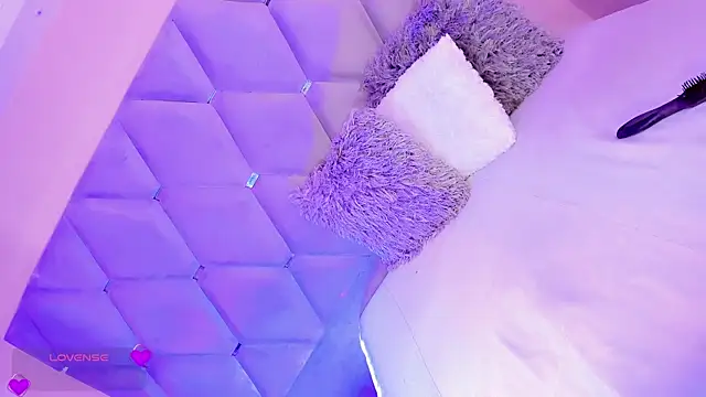 EmmaSweet23 online show from April 11, 8:23 pm