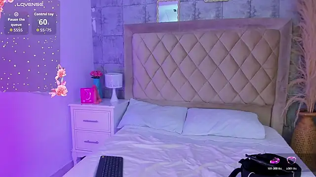 CleoFoxx  online show from March 23, 2:00 pm