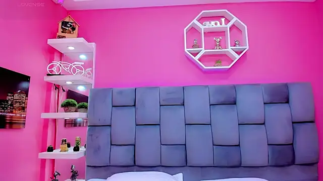 ManuelaJohnson online show from April 12, 12:41 pm