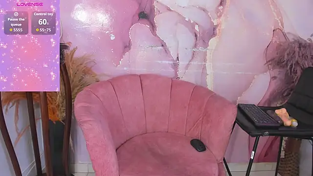 Cinnamon Sue online show from March 27, 9:05 pm