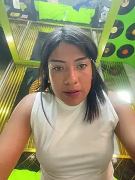 tranycamii online show from February 6, 5:07 pm