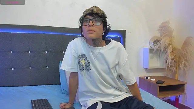 Ale cuzz online show from February 18, 9:00 pm