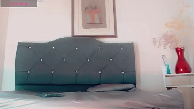 suzume Mendez online show from March 18, 1:21 pm