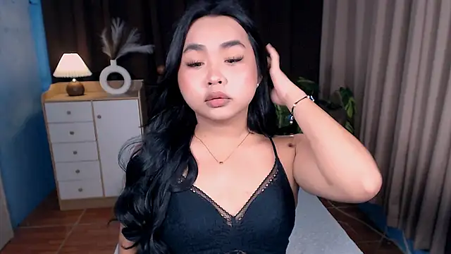 hoellygia online show from March 10, 2:53 pm