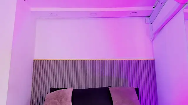 ashvalentine  online show from April 9, 7:53 pm