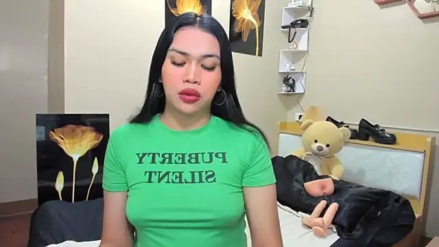 hugecelestina online show from April 7, 1:23 pm