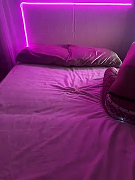 Shynesse21 online show from April 11, 1:48 pm